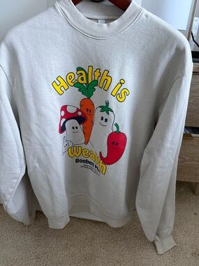 Vintage White Crewneck Sweatshirt with Colorful Veggie Graphic